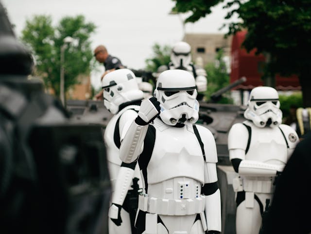 Soldados de Star Wars en trajes de Stormtroopers. Secretos Galácticos.